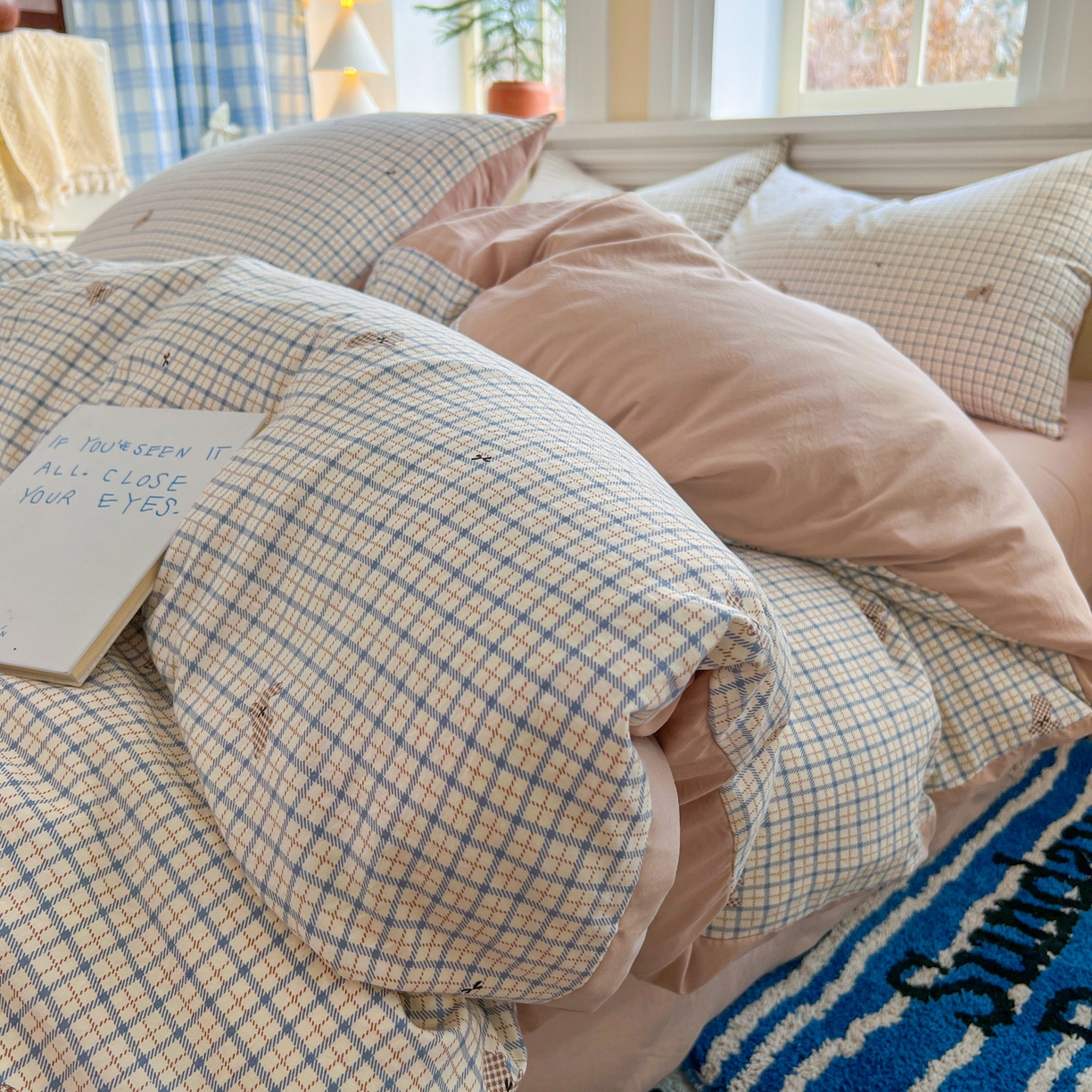 91家纺网 家纺一手货源 找家纺 瑞钰 2026新款A类古法水洗仿棉云感纱四件套焦糖棕格