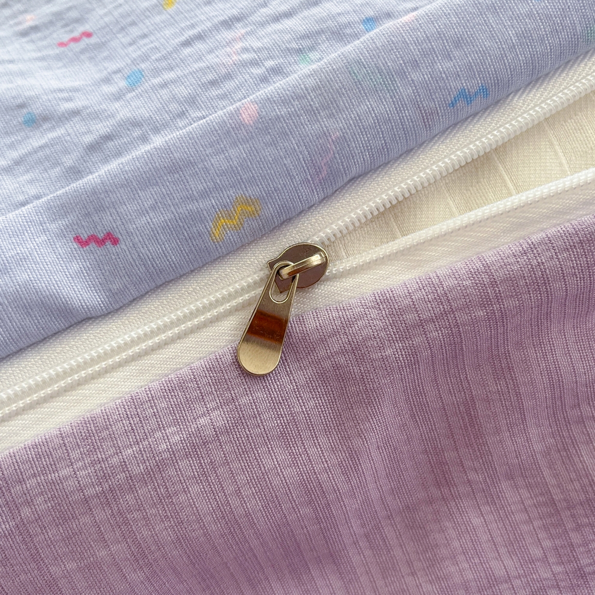 91家纺网 家纺一手货源 找家纺 瑞钰 2025新款云感双层纱暗合四件套 芝士小猫