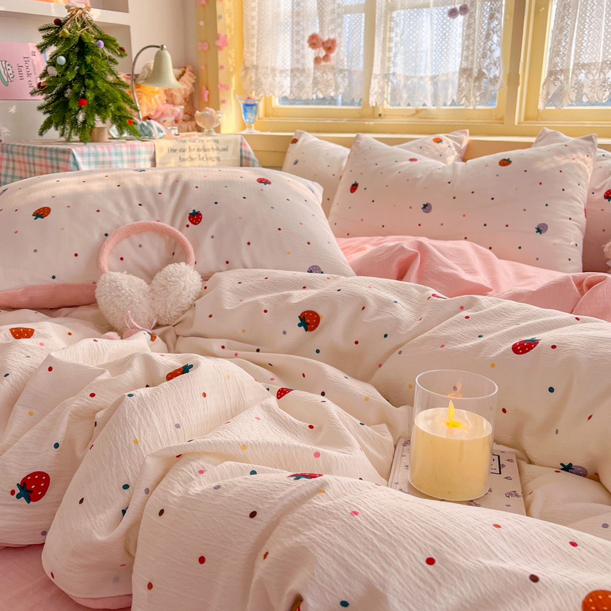 91家纺网 家纺一手货源 找家纺 瑞钰 2025新款云感双层纱暗合四件套 点点草莓