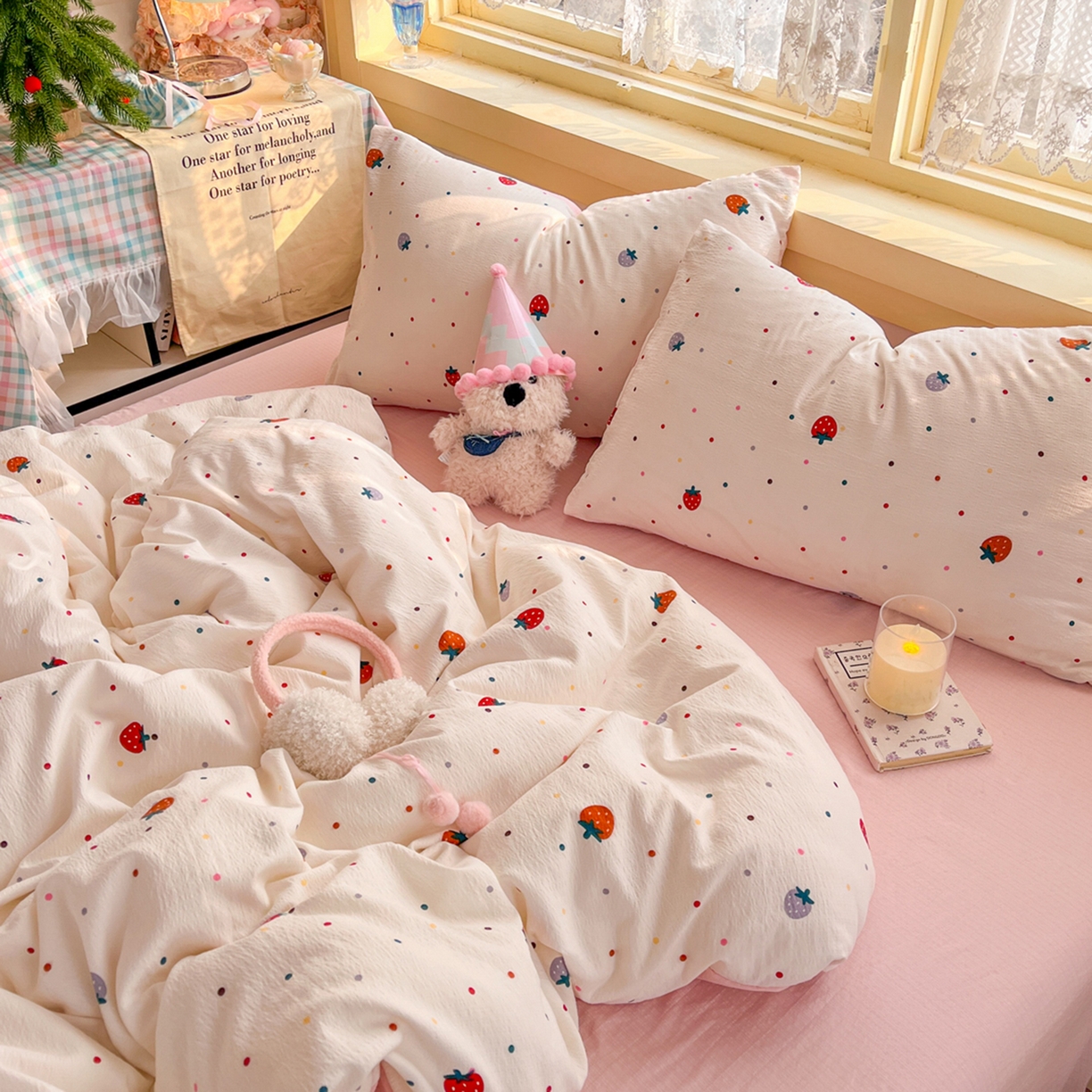 91家纺网 家纺一手货源 找家纺 瑞钰 2025新款云感双层纱暗合四件套 点点草莓