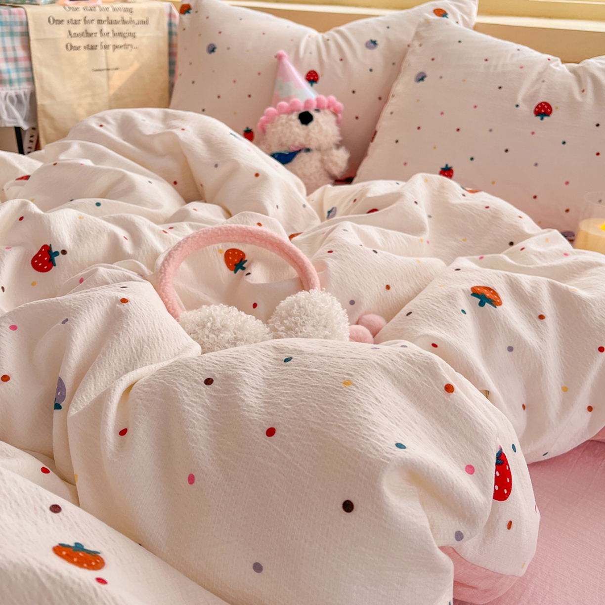 91家纺网 家纺一手货源 找家纺 瑞钰 2025新款云感双层纱暗合四件套 点点草莓