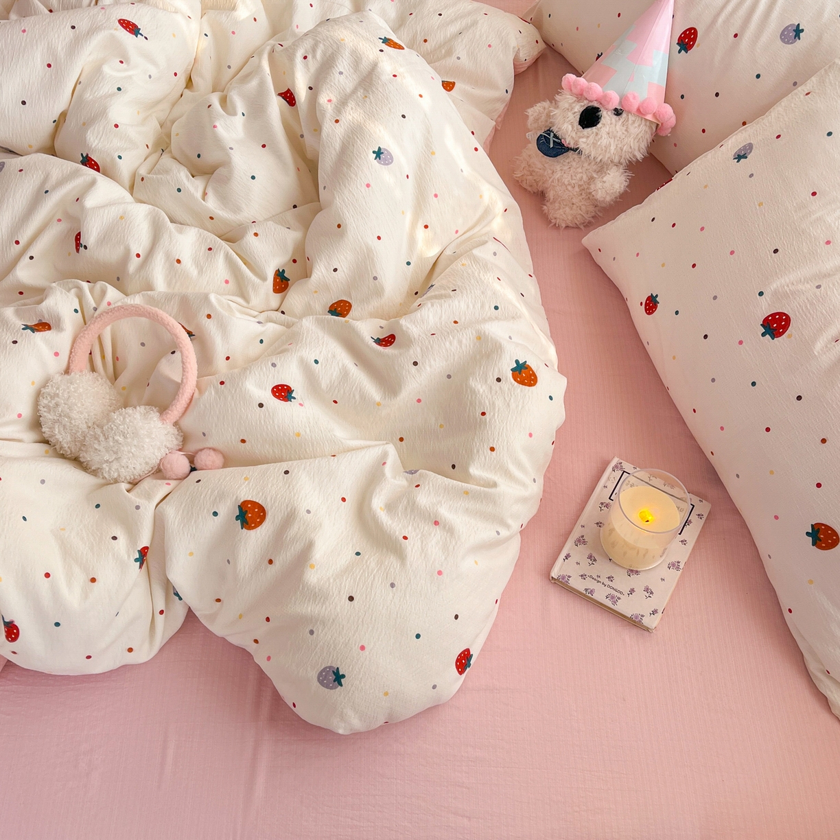 91家纺网 家纺一手货源 找家纺 瑞钰 2025新款云感双层纱暗合四件套 点点草莓