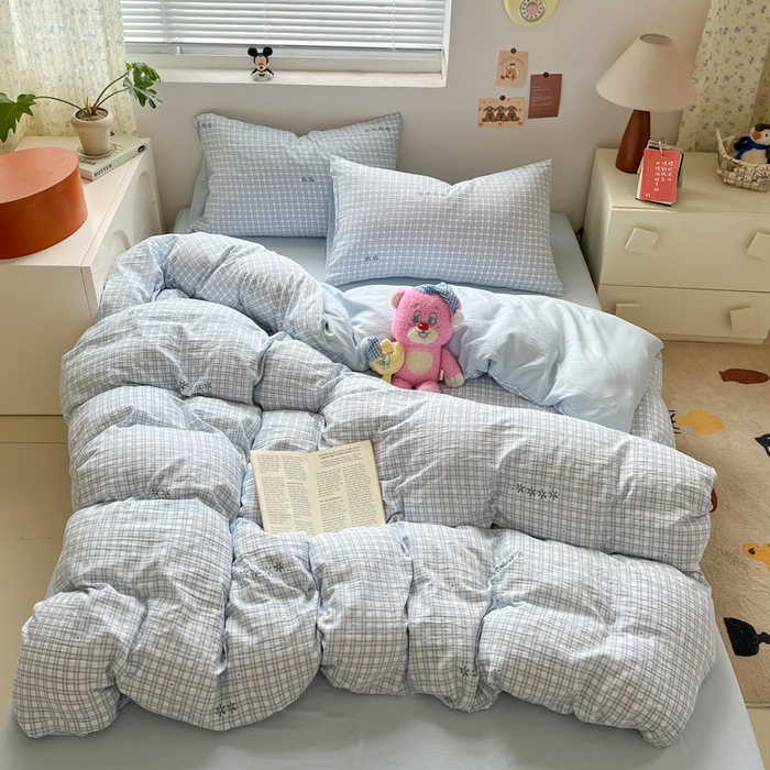 91家纺网 家纺一手货源 找家纺 瑞钰 2025新款云感双层纱暗合四件套 蓝格纹