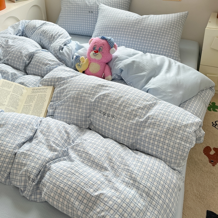 91家纺网 家纺一手货源 找家纺 瑞钰 2025新款云感双层纱暗合四件套 蓝格纹