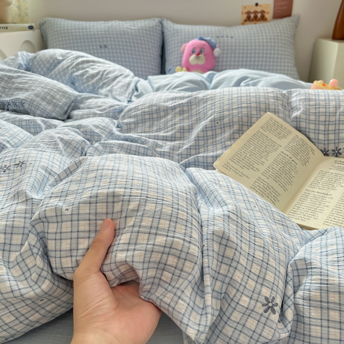 91家纺网 家纺一手货源 找家纺 瑞钰 2025新款云感双层纱暗合四件套 蓝格纹