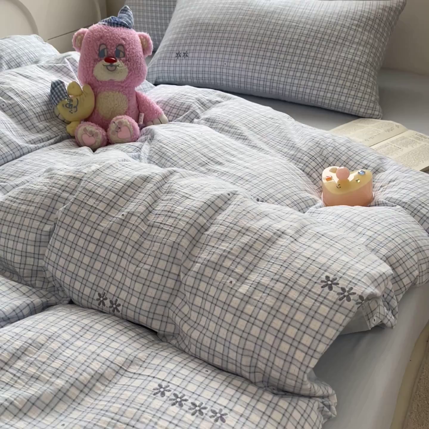 91家纺网 家纺一手货源 找家纺 瑞钰 2025新款云感双层纱暗合四件套 蓝格纹