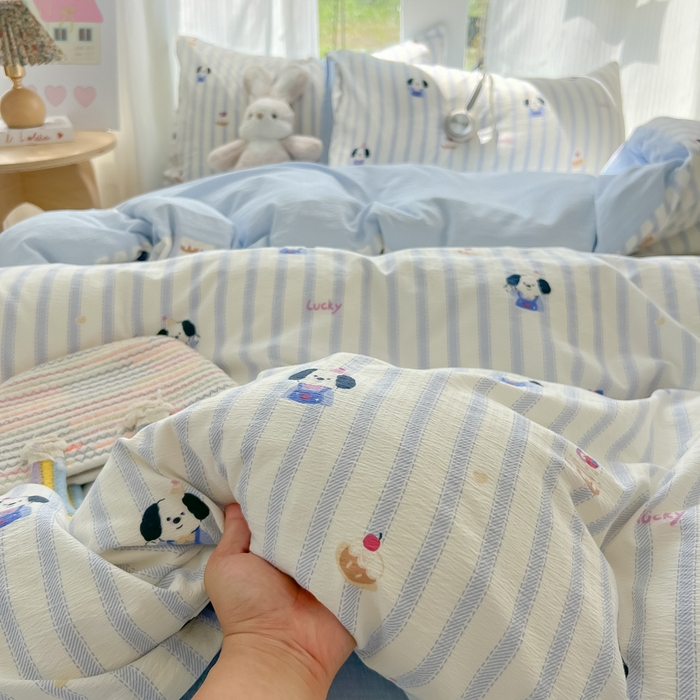 91家纺网 家纺一手货源 找家纺 瑞钰 2025新款云感双层纱暗合四件套 竖条小狗