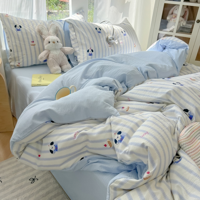 91家纺网 家纺一手货源 找家纺 瑞钰 2025新款云感双层纱暗合四件套 竖条小狗