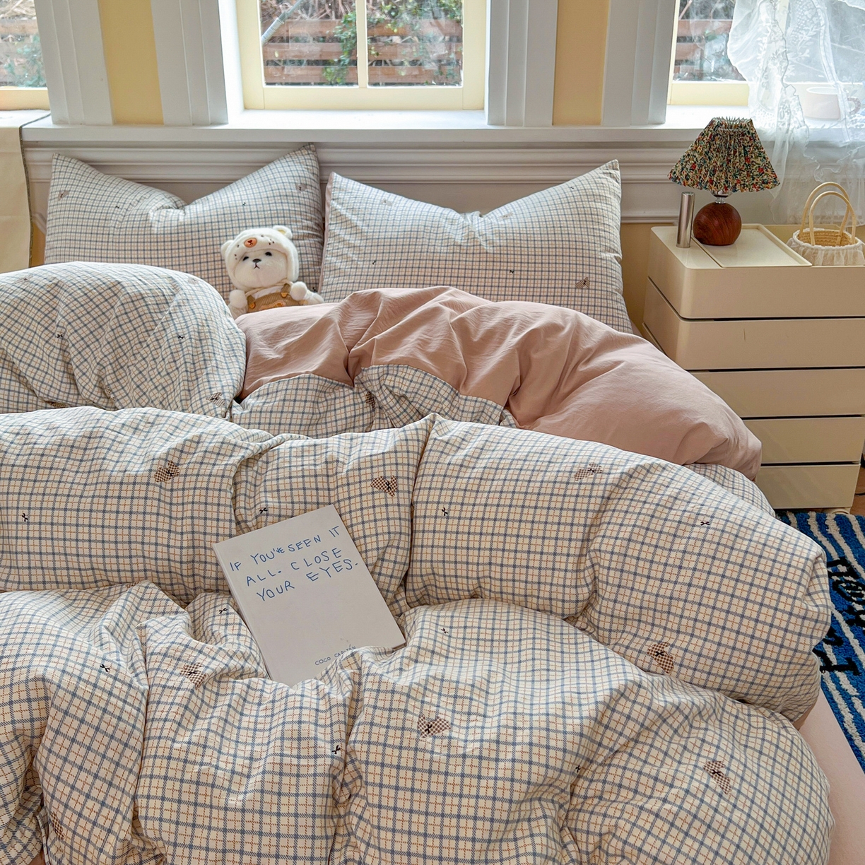 91家纺网 家纺一手货源 找家纺 瑞钰 2026新款A类古法水洗仿棉云感纱四件套焦糖棕格