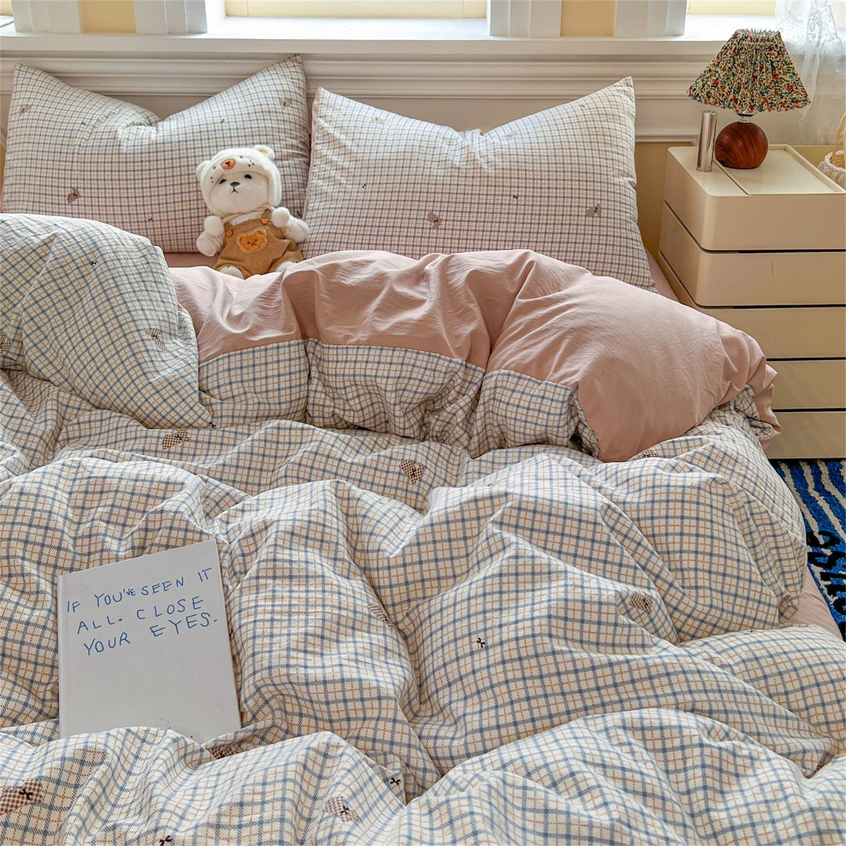 91家纺网 家纺一手货源 找家纺 瑞钰 2026新款A类古法水洗仿棉云感纱四件套焦糖棕格