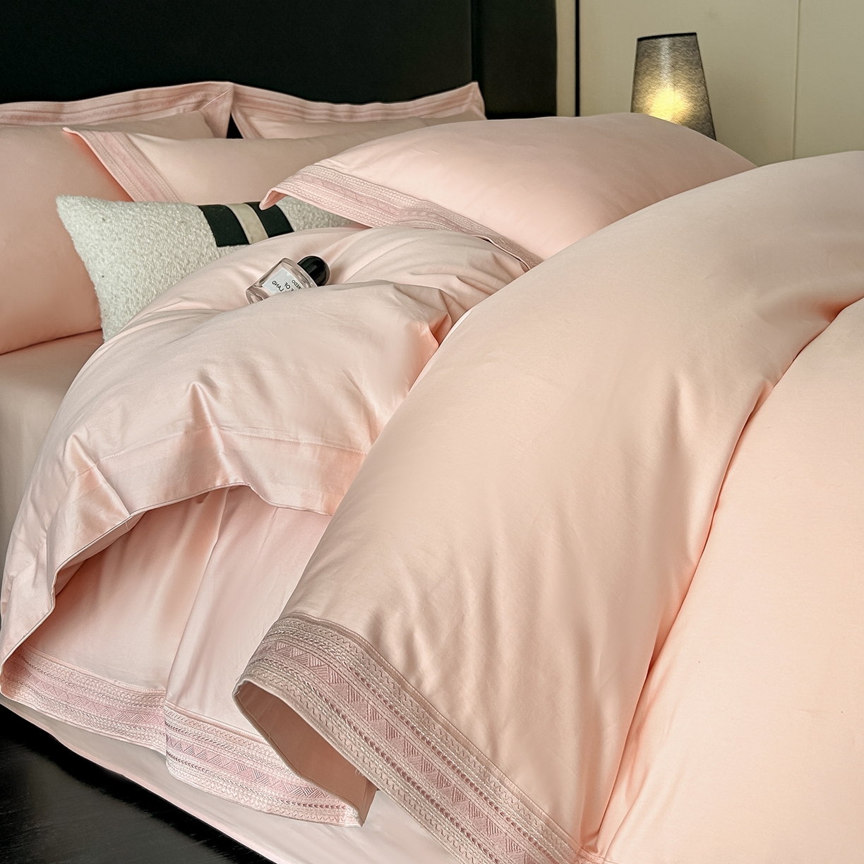 91家纺网 家纺一手货源 找家纺 （总）置顶家纺 2025新款50双股支长绒棉纯棉宽边四件套-米西雅