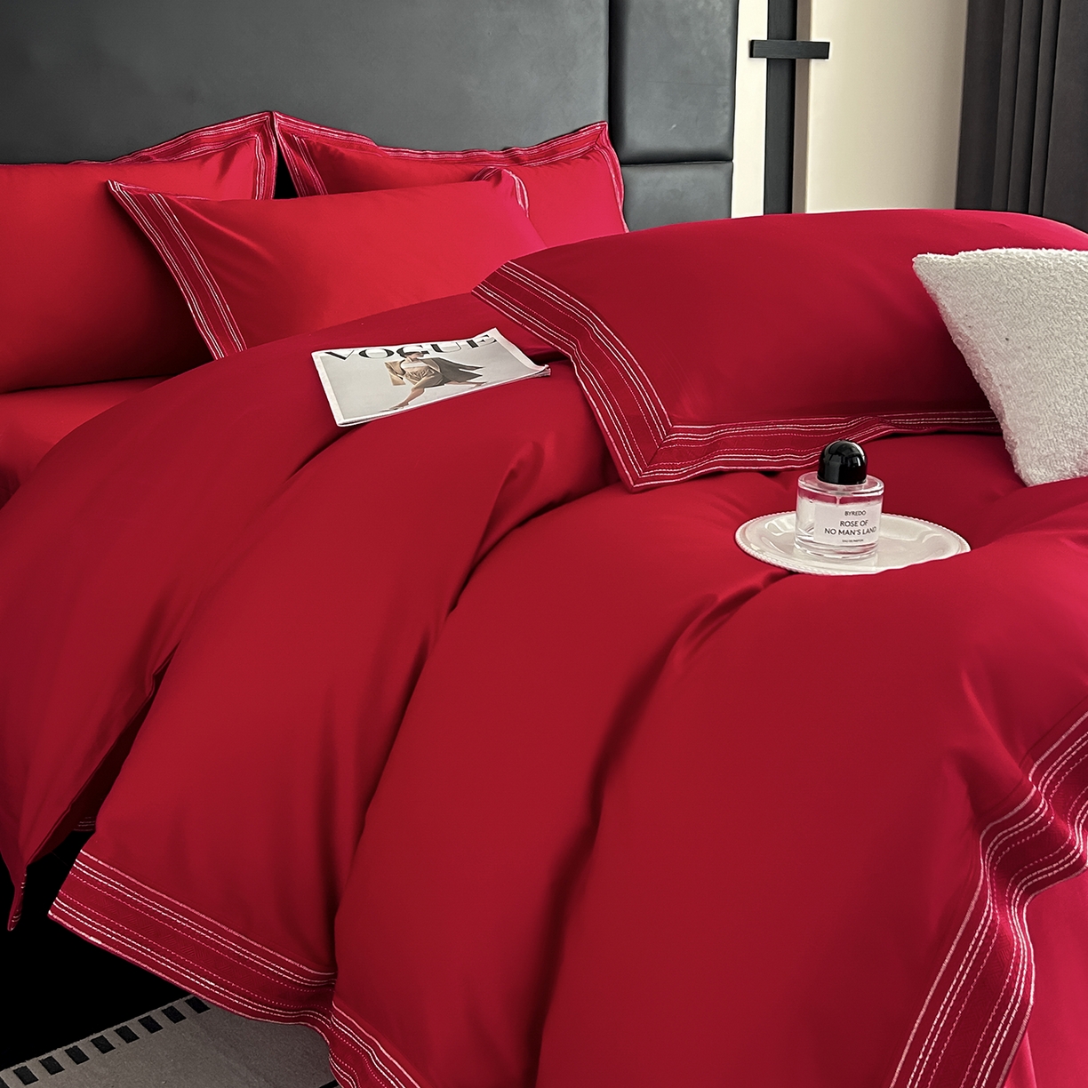 91家纺网 家纺一手货源 找家纺 置顶家纺 2025新款50双股支长绒棉纯棉宽边四件套-米西雅 米西雅-大红