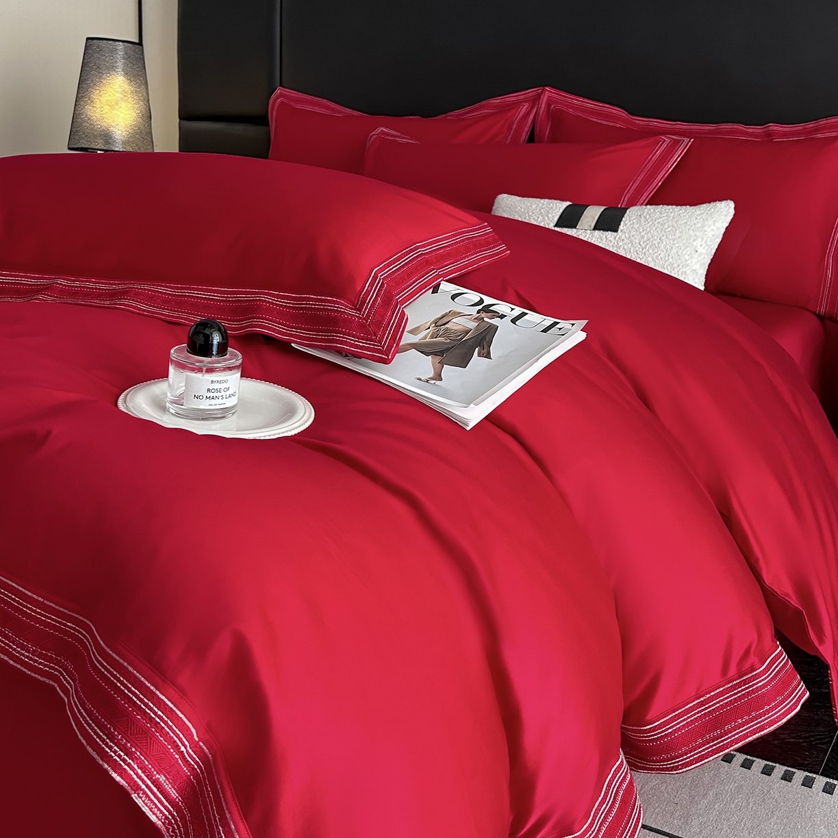 91家纺网 家纺一手货源 找家纺 置顶家纺 2025新款50双股支长绒棉纯棉宽边四件套-米西雅 米西雅-大红