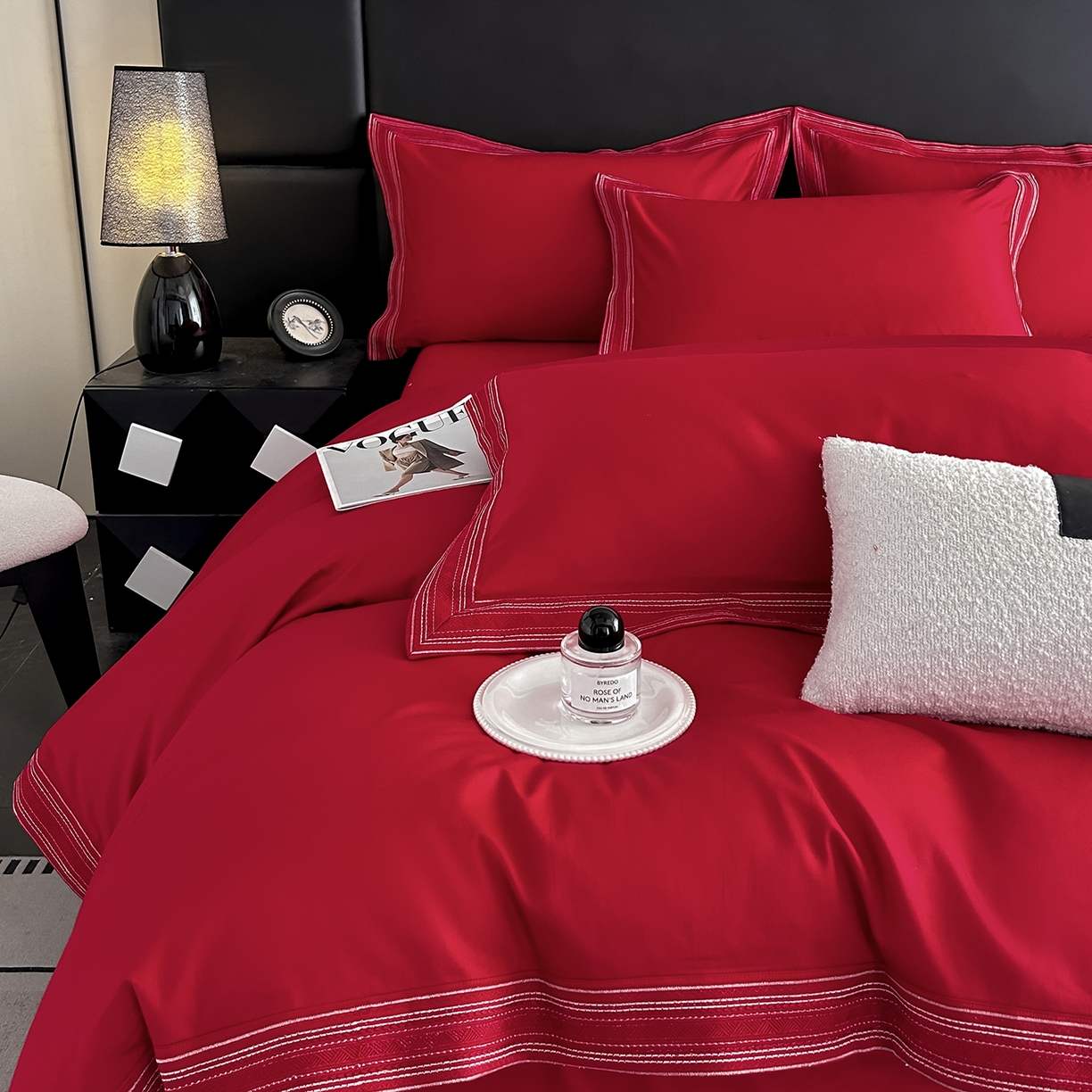 91家纺网 家纺一手货源 找家纺 置顶家纺 2025新款50双股支长绒棉纯棉宽边四件套-米西雅 米西雅-大红