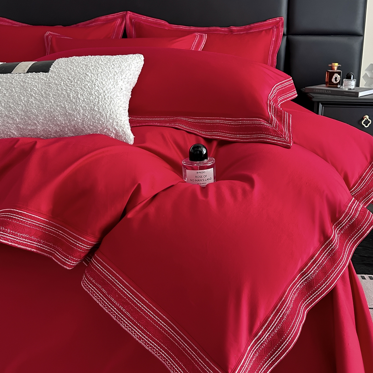 91家纺网 家纺一手货源 找家纺 置顶家纺 2025新款50双股支长绒棉纯棉宽边四件套-米西雅 米西雅-大红