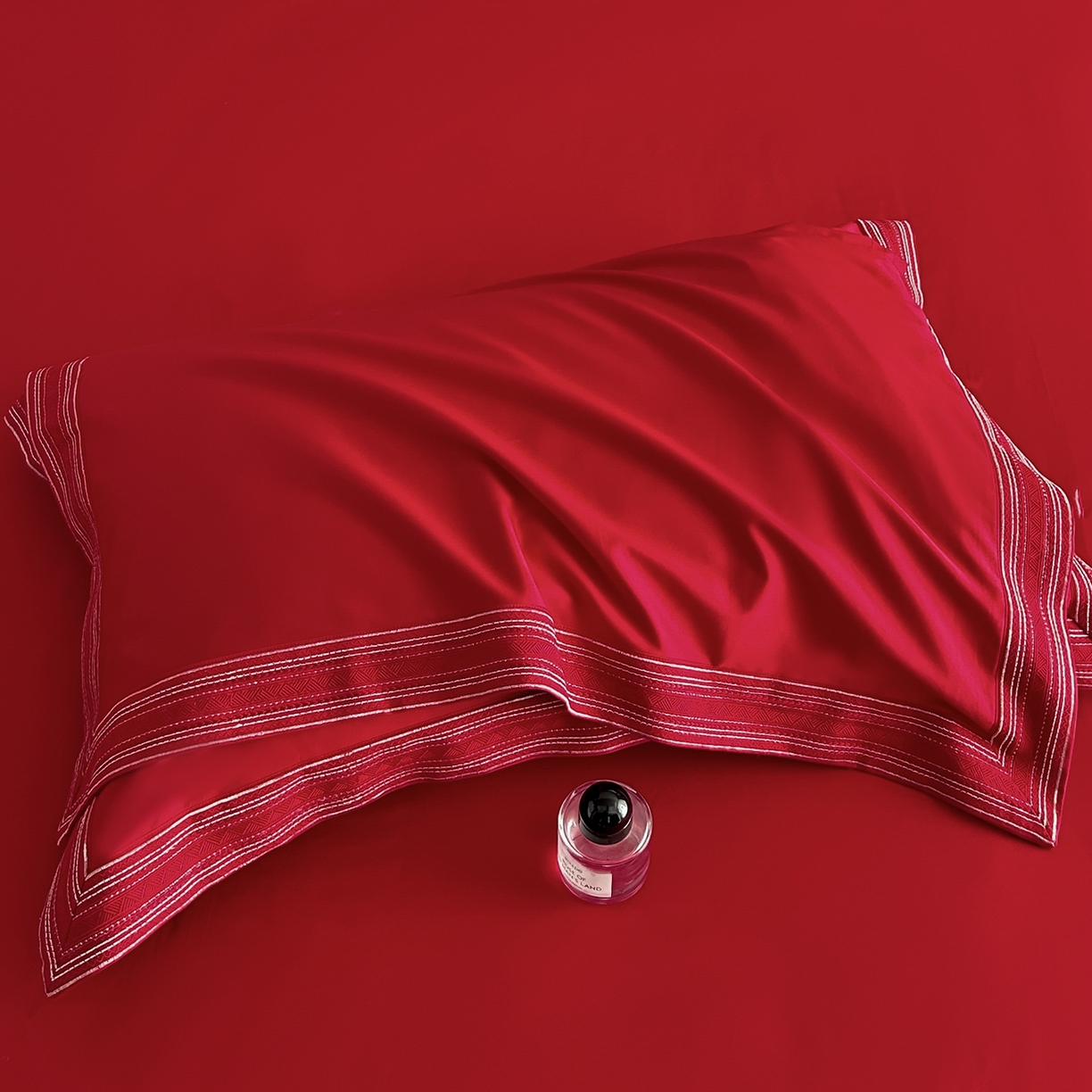 91家纺网 家纺一手货源 找家纺 置顶家纺 2025新款50双股支长绒棉纯棉宽边四件套-米西雅 米西雅-大红