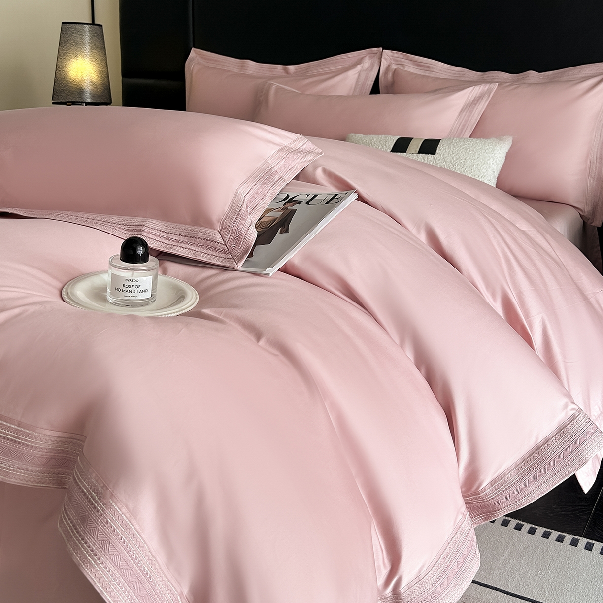 91家纺网 家纺一手货源 找家纺 置顶家纺 2025新款50双股支长绒棉纯棉宽边四件套-米西雅 米西雅-豆沙紫