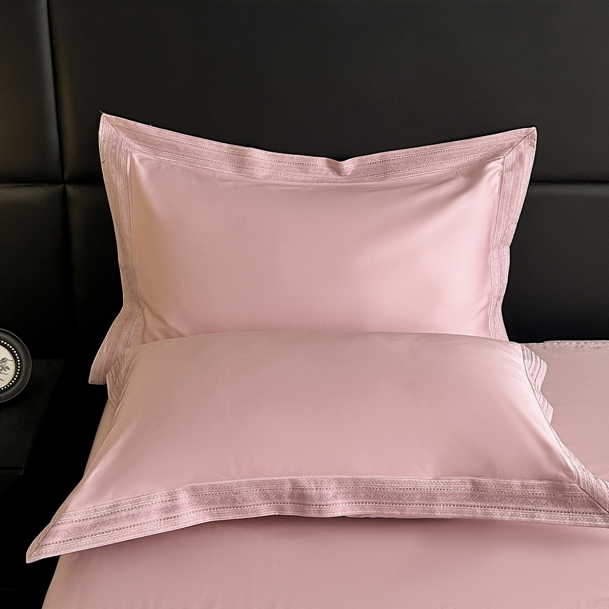 91家纺网 家纺一手货源 找家纺 置顶家纺 2025新款50双股支长绒棉纯棉宽边四件套-米西雅 米西雅-豆沙紫