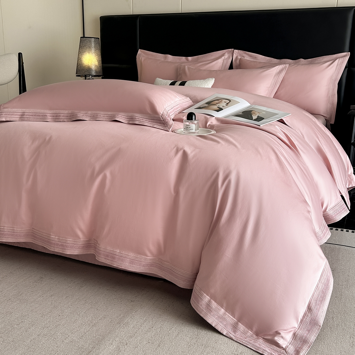 91家纺网 家纺一手货源 找家纺 置顶家纺 2025新款50双股支长绒棉纯棉宽边四件套-米西雅 米西雅-豆沙紫