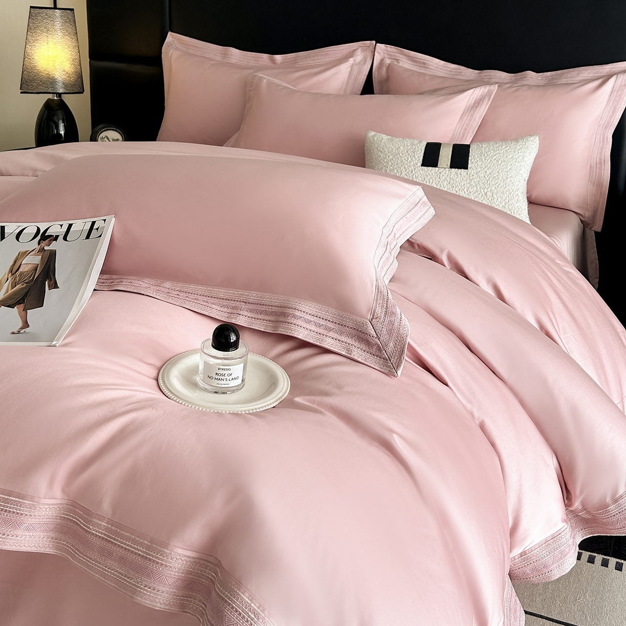 91家纺网 家纺一手货源 找家纺 置顶家纺 2025新款50双股支长绒棉纯棉宽边四件套-米西雅 米西雅-豆沙紫