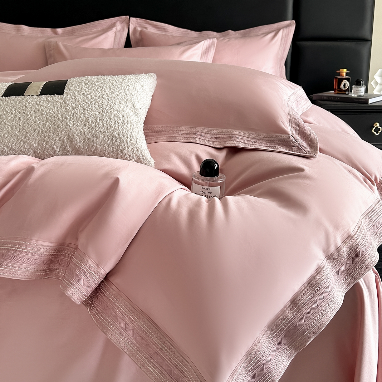 91家纺网 家纺一手货源 找家纺 置顶家纺 2025新款50双股支长绒棉纯棉宽边四件套-米西雅 米西雅-豆沙紫