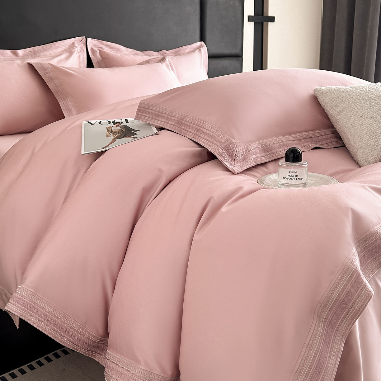 91家纺网 家纺一手货源 找家纺 置顶家纺 2025新款50双股支长绒棉纯棉宽边四件套-米西雅 米西雅-豆沙紫