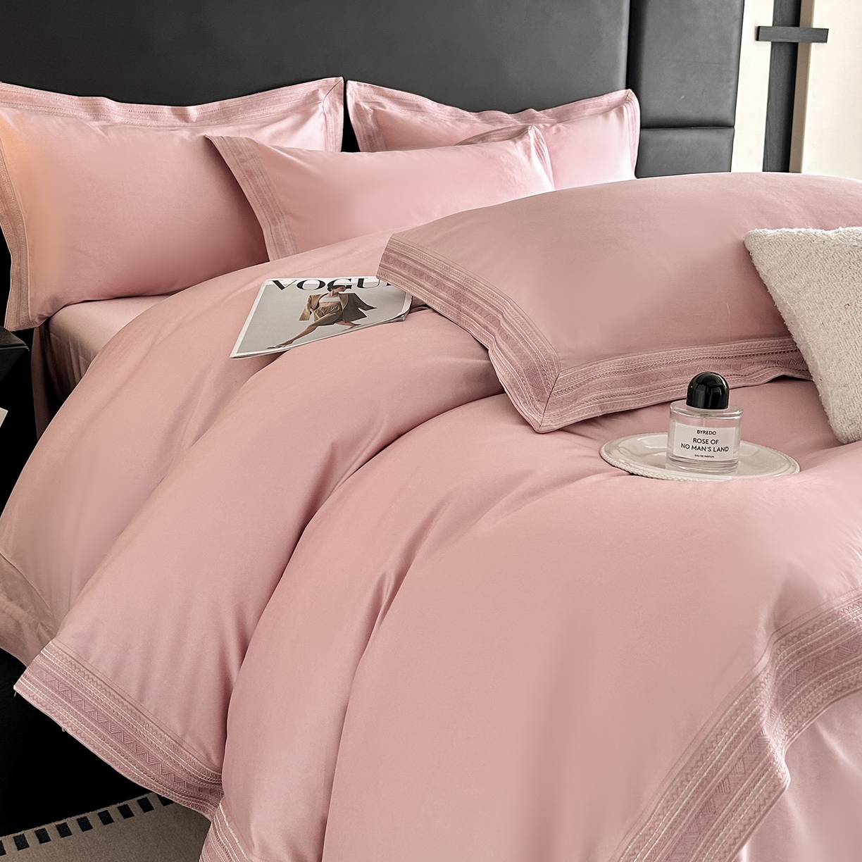 91家纺网 家纺一手货源 找家纺 置顶家纺 2025新款50双股支长绒棉纯棉宽边四件套-米西雅 米西雅-豆沙紫