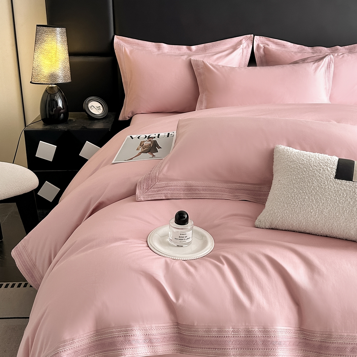 91家纺网 家纺一手货源 找家纺 置顶家纺 2025新款50双股支长绒棉纯棉宽边四件套-米西雅 米西雅-豆沙紫