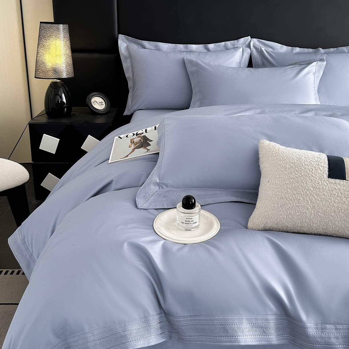 91家纺网 家纺一手货源 找家纺 置顶家纺 2025新款50双股支长绒棉纯棉宽边四件套-米西雅 米西雅-米灰色