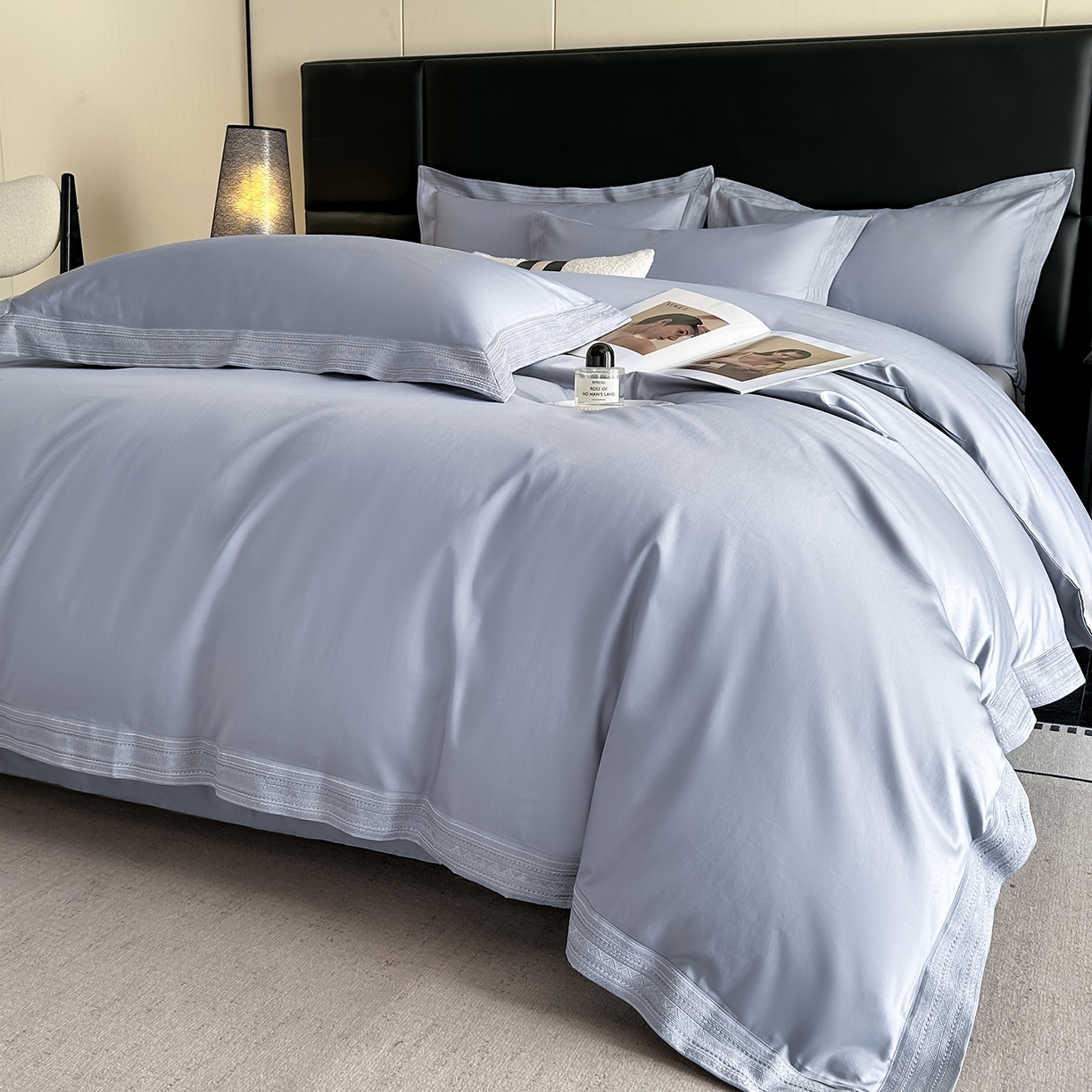 91家纺网 家纺一手货源 找家纺 置顶家纺 2025新款50双股支长绒棉纯棉宽边四件套-米西雅 米西雅-米灰色