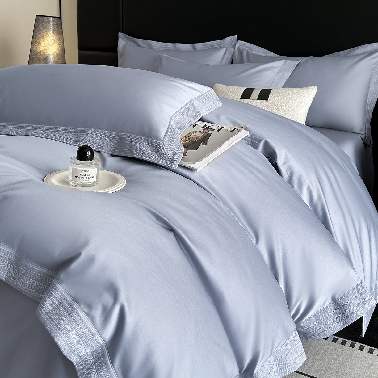 91家纺网 家纺一手货源 找家纺 置顶家纺 2025新款50双股支长绒棉纯棉宽边四件套-米西雅 米西雅-米灰色