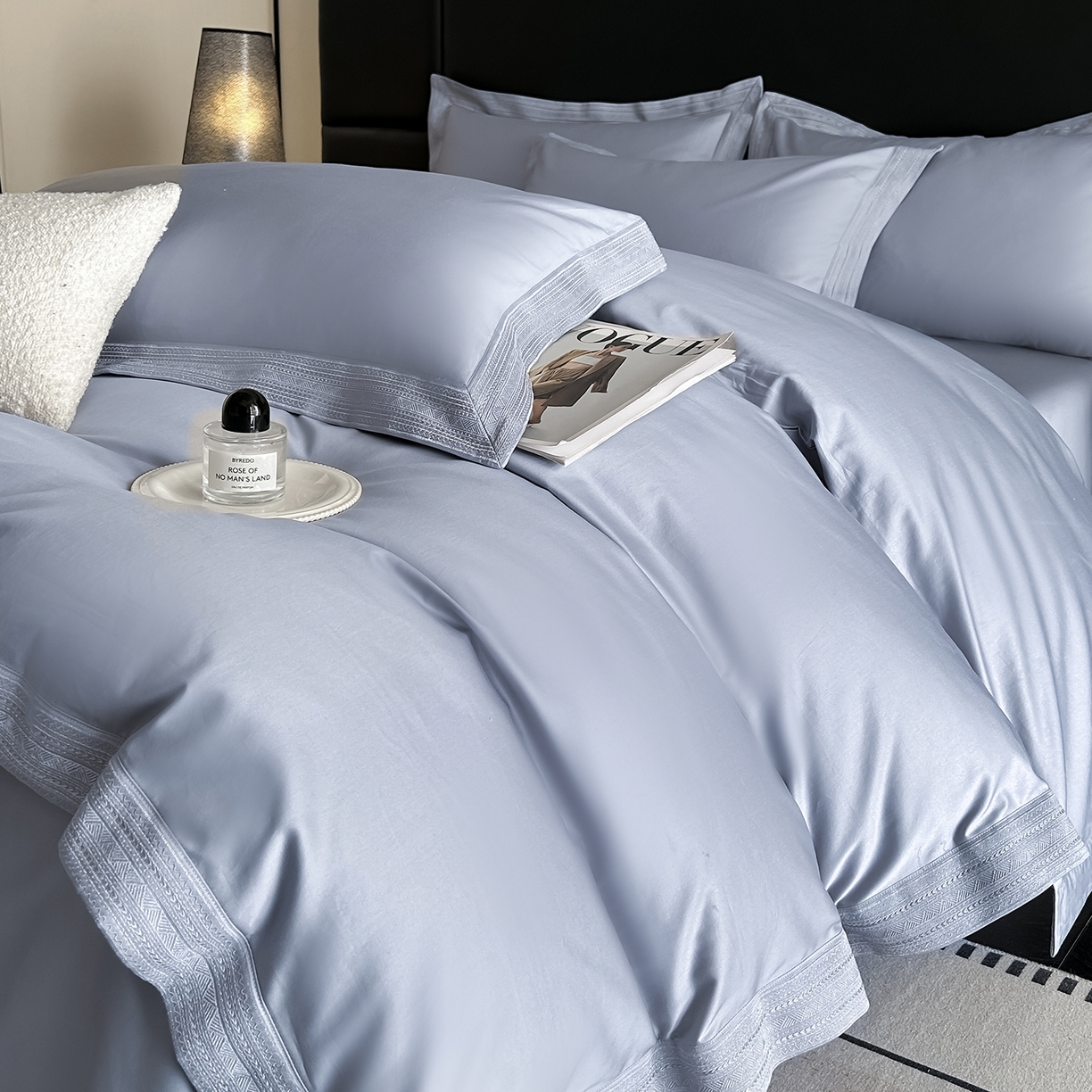 91家纺网 家纺一手货源 找家纺 置顶家纺 2025新款50双股支长绒棉纯棉宽边四件套-米西雅 米西雅-米灰色