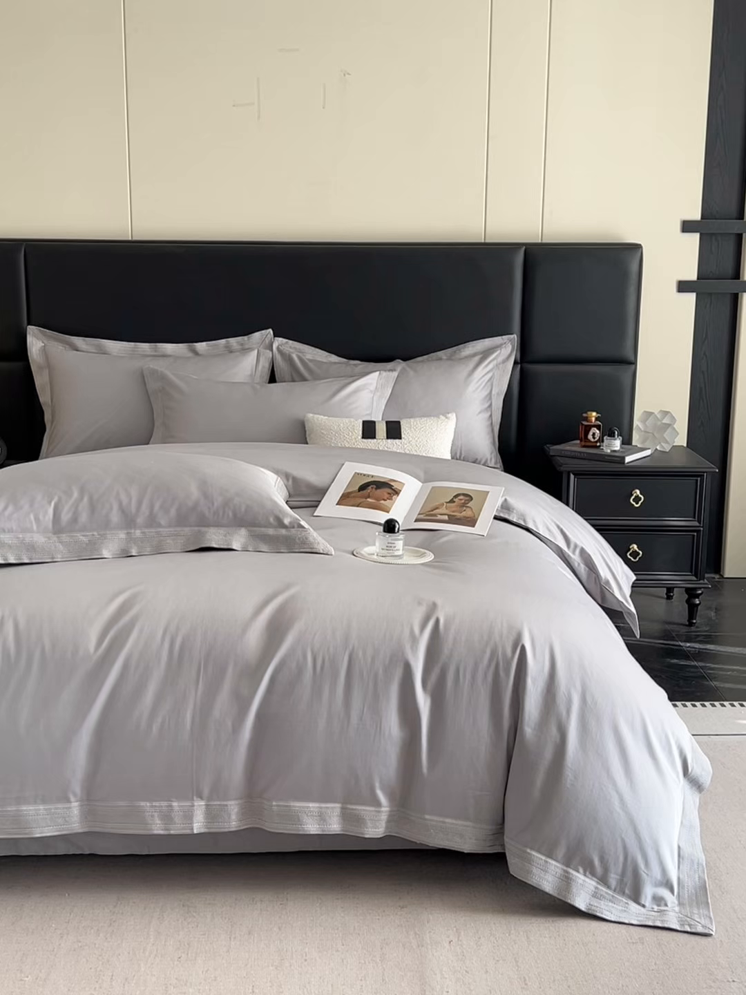 91家纺网 家纺一手货源 找家纺 置顶家纺 2025新款50双股支长绒棉纯棉宽边四件套-米西雅 米西雅-米灰色