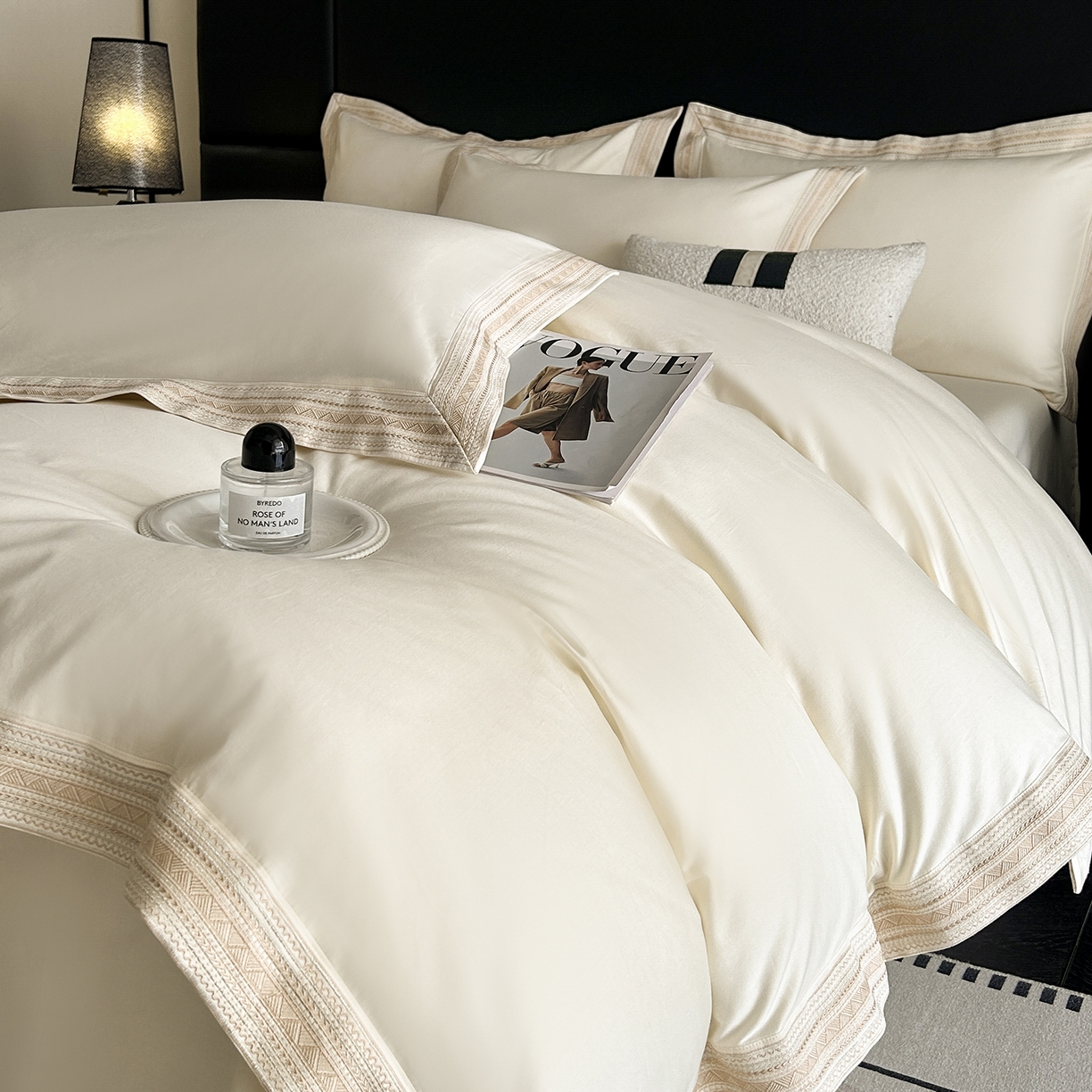 91家纺网 家纺一手货源 找家纺 置顶家纺 2025新款50双股支长绒棉纯棉宽边四件套-米西雅 米西雅-奶昔白