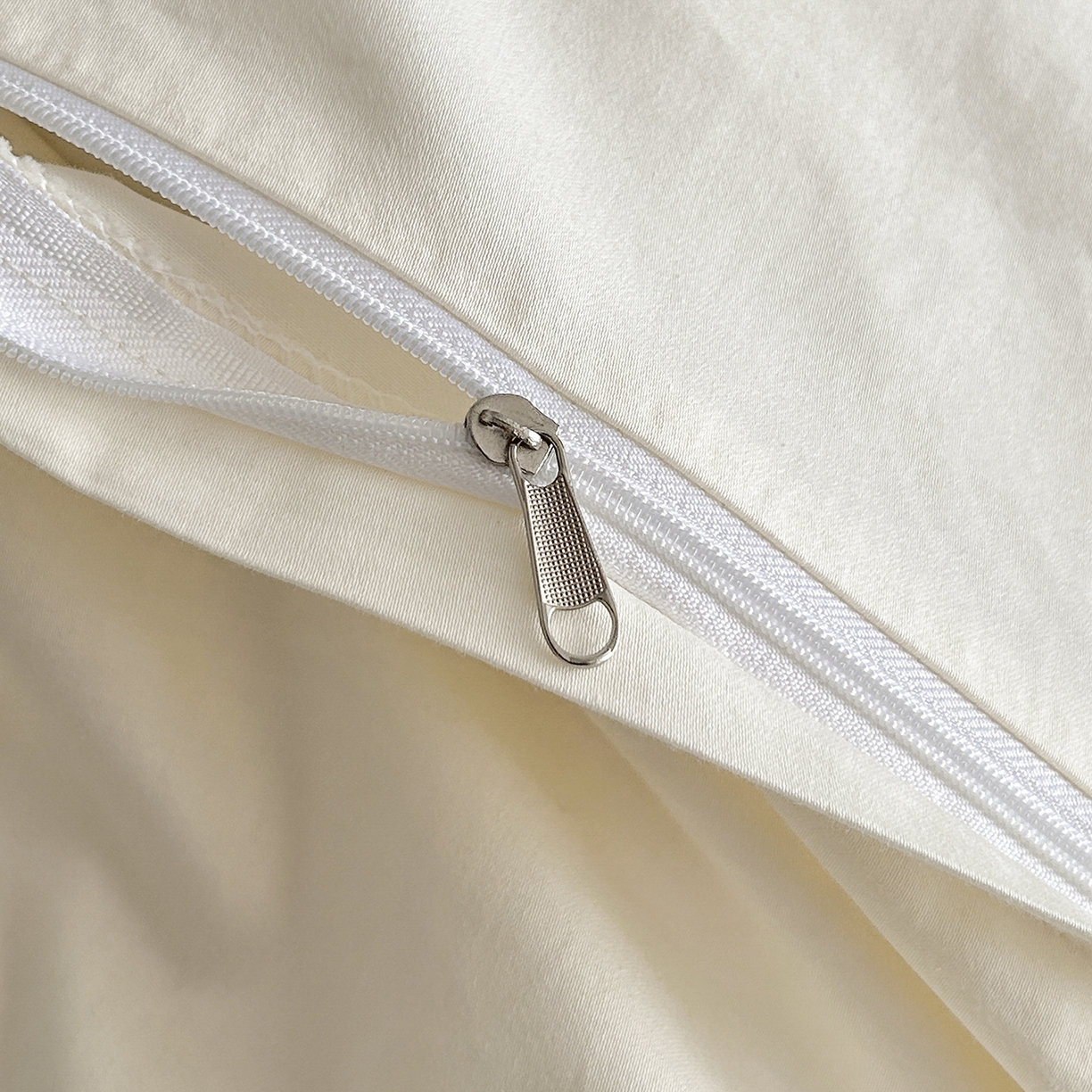 91家纺网 家纺一手货源 找家纺 置顶家纺 2025新款50双股支长绒棉纯棉宽边四件套-米西雅 米西雅-奶昔白