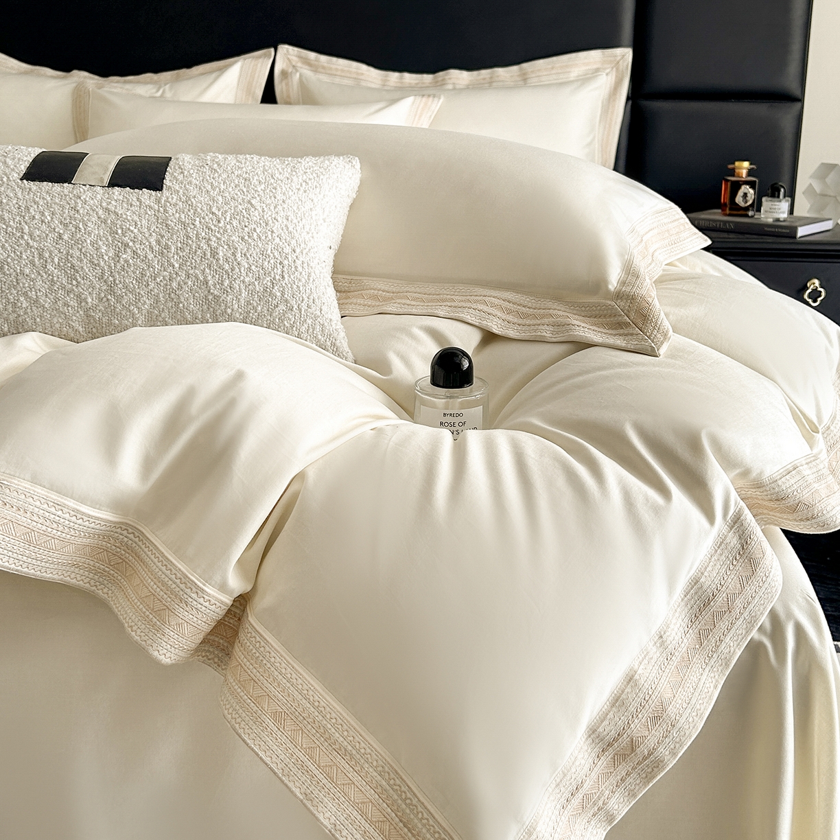 91家纺网 家纺一手货源 找家纺 置顶家纺 2025新款50双股支长绒棉纯棉宽边四件套-米西雅 米西雅-奶昔白