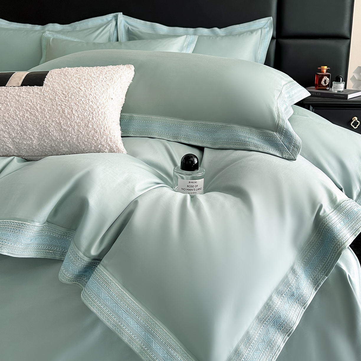 91家纺网 家纺一手货源 找家纺 置顶家纺 2025新款50双股支长绒棉纯棉宽边四件套-米西雅 米西雅-水蓝