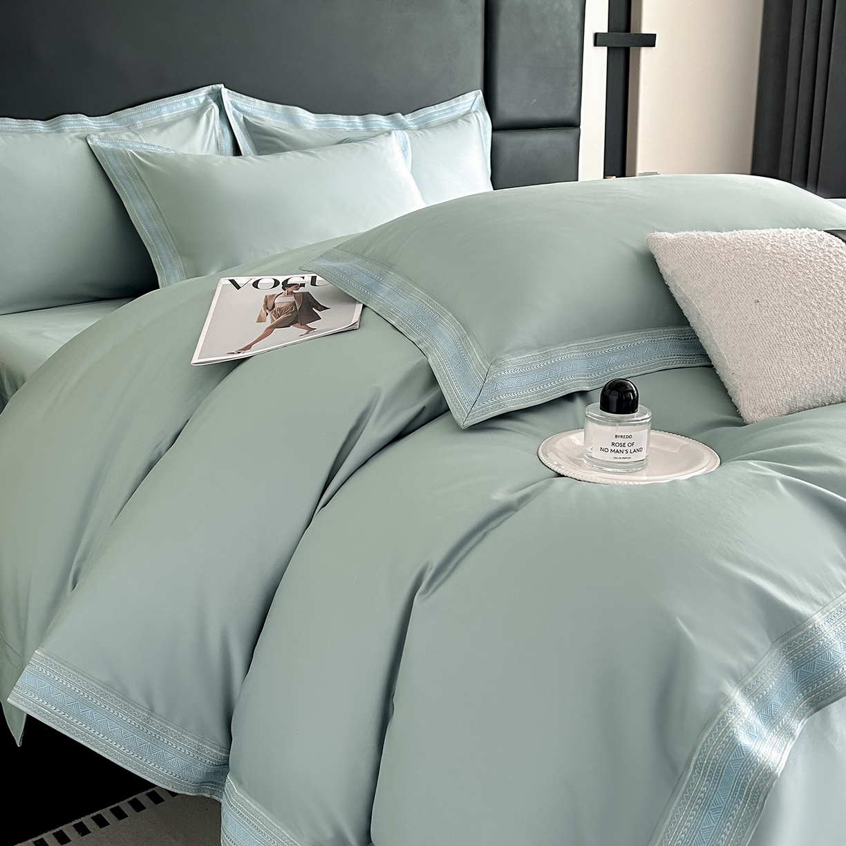 91家纺网 家纺一手货源 找家纺 置顶家纺 2025新款50双股支长绒棉纯棉宽边四件套-米西雅 米西雅-水蓝