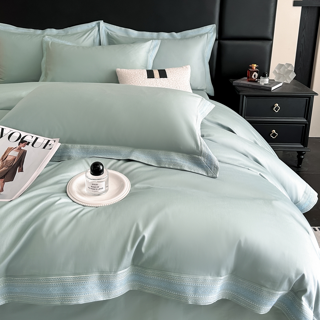 91家纺网 家纺一手货源 找家纺 置顶家纺 2025新款50双股支长绒棉纯棉宽边四件套-米西雅 米西雅-水蓝