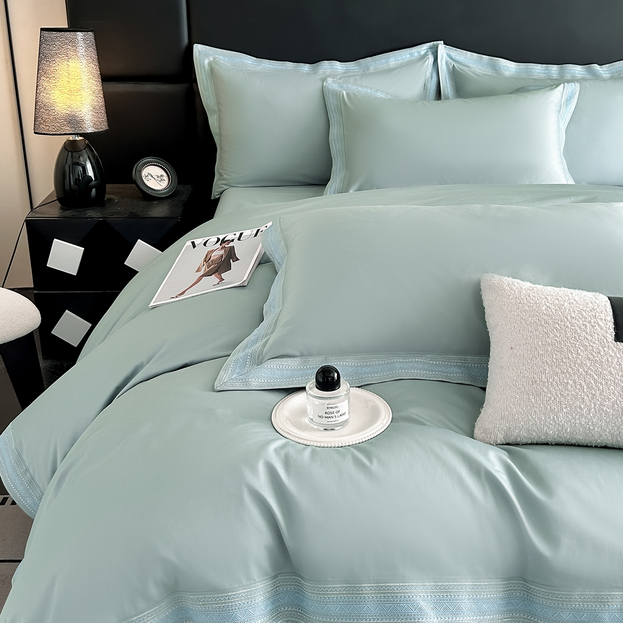 91家纺网 家纺一手货源 找家纺 置顶家纺 2025新款50双股支长绒棉纯棉宽边四件套-米西雅 米西雅-水蓝