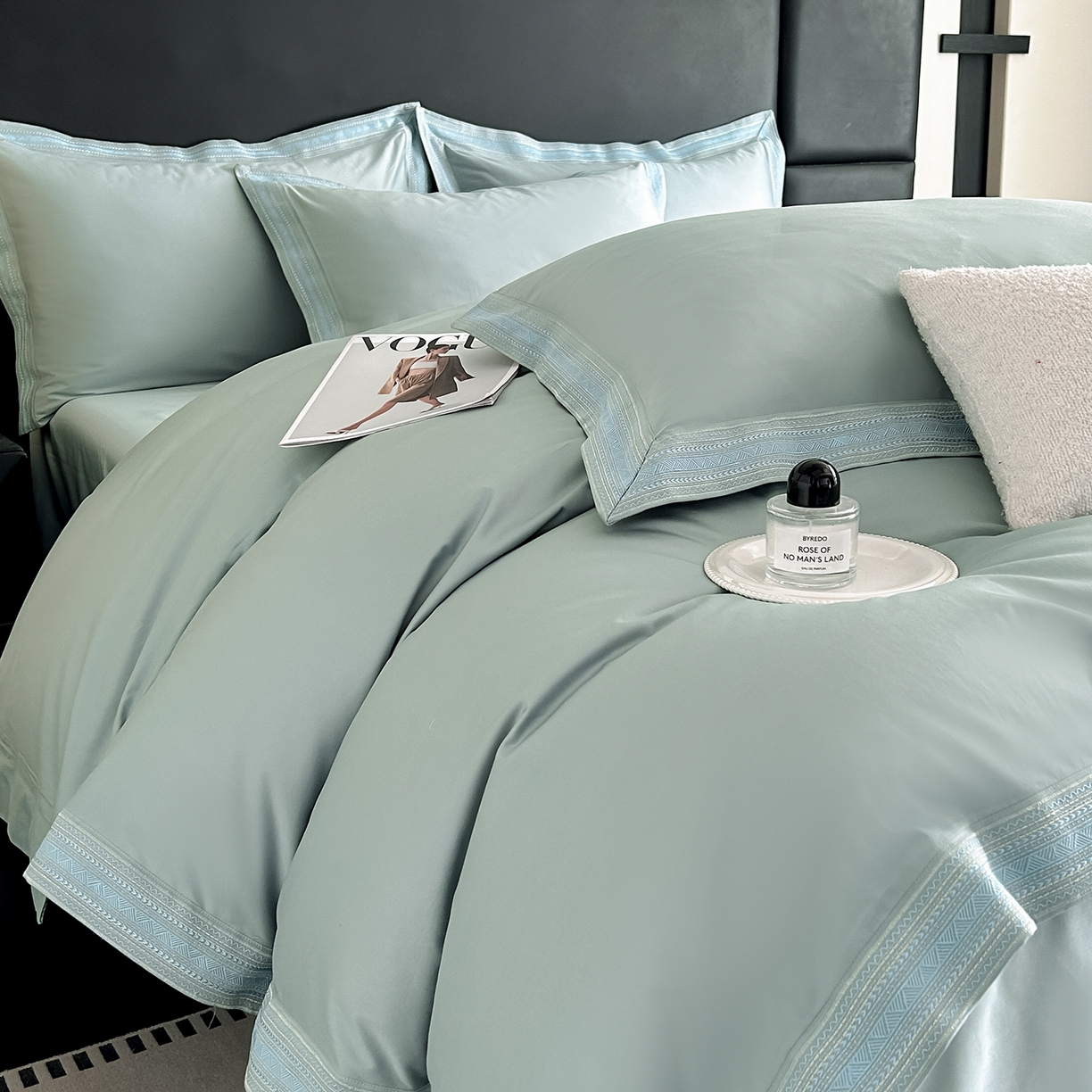 91家纺网 家纺一手货源 找家纺 置顶家纺 2025新款50双股支长绒棉纯棉宽边四件套-米西雅 米西雅-水蓝