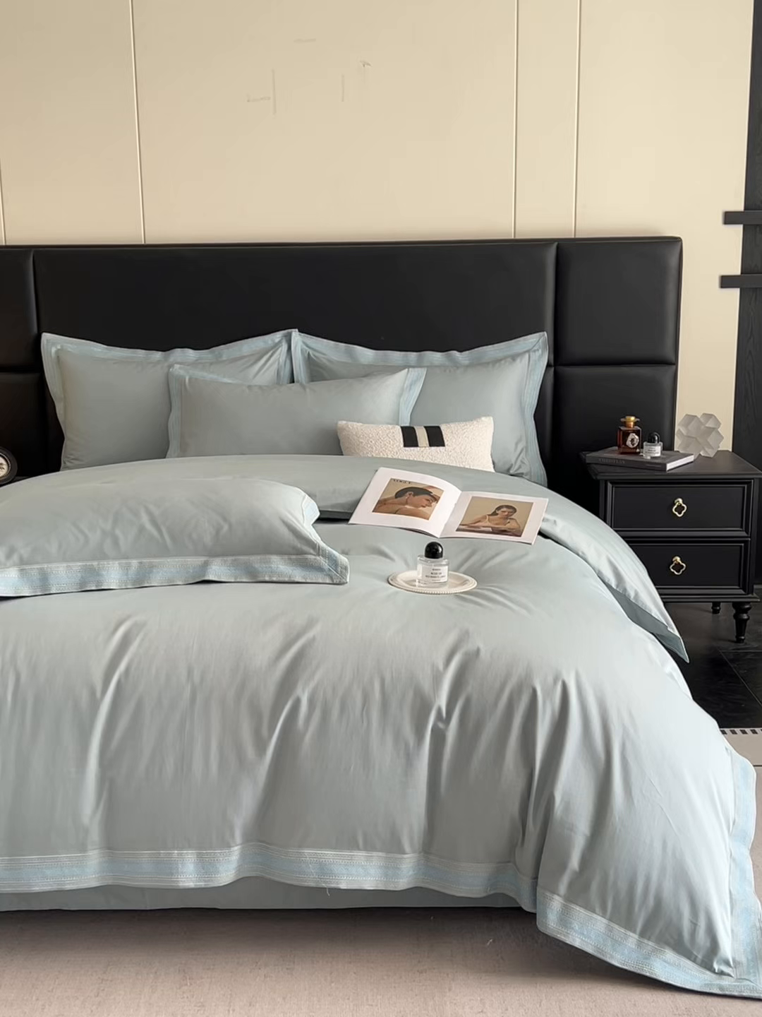 91家纺网 家纺一手货源 找家纺 置顶家纺 2025新款50双股支长绒棉纯棉宽边四件套-米西雅 米西雅-水蓝