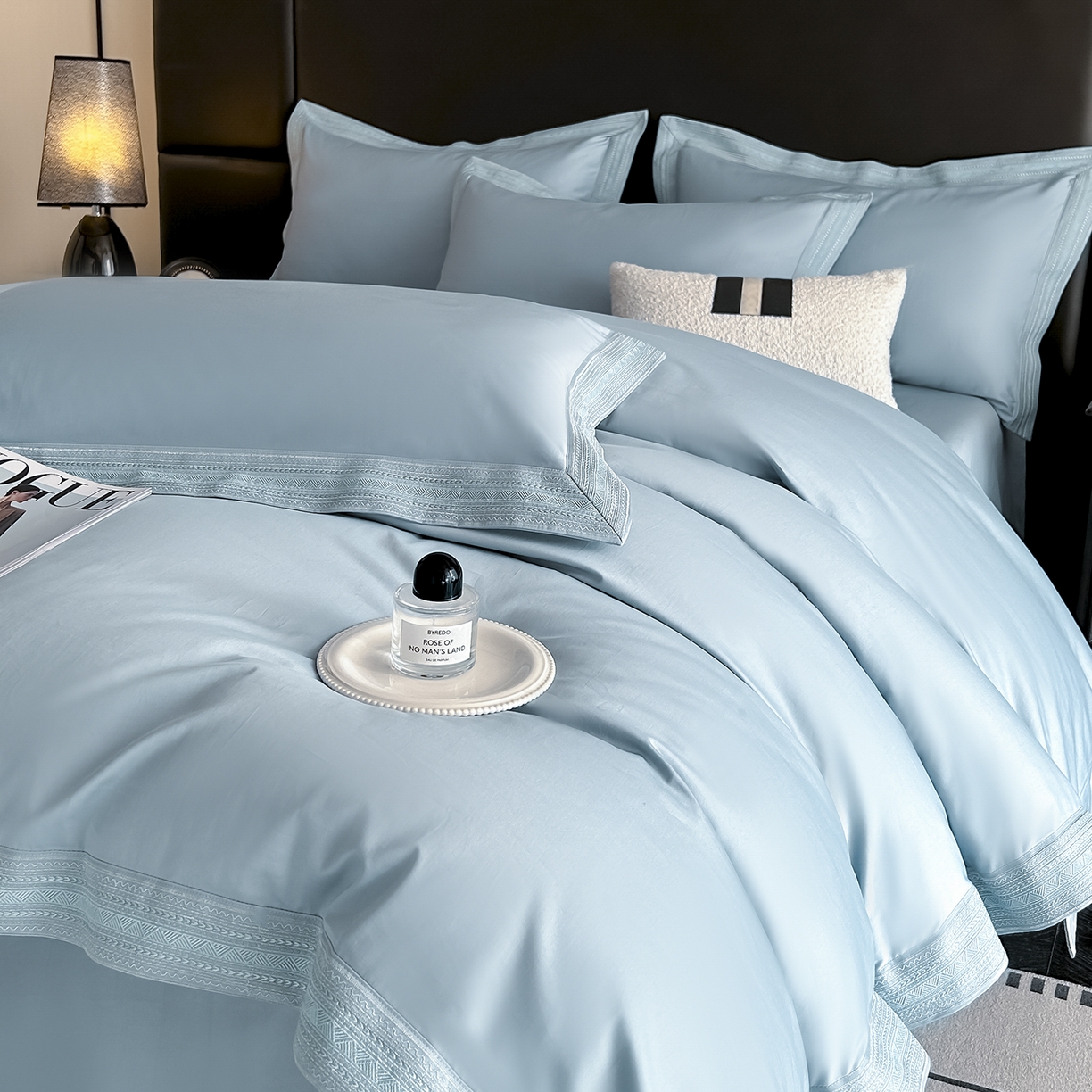 91家纺网 家纺一手货源 找家纺 置顶家纺 2025新款50双股支长绒棉纯棉宽边四件套-米西雅 米西雅-天蓝