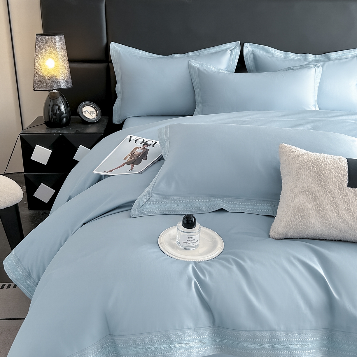 91家纺网 家纺一手货源 找家纺 置顶家纺 2025新款50双股支长绒棉纯棉宽边四件套-米西雅 米西雅-天蓝