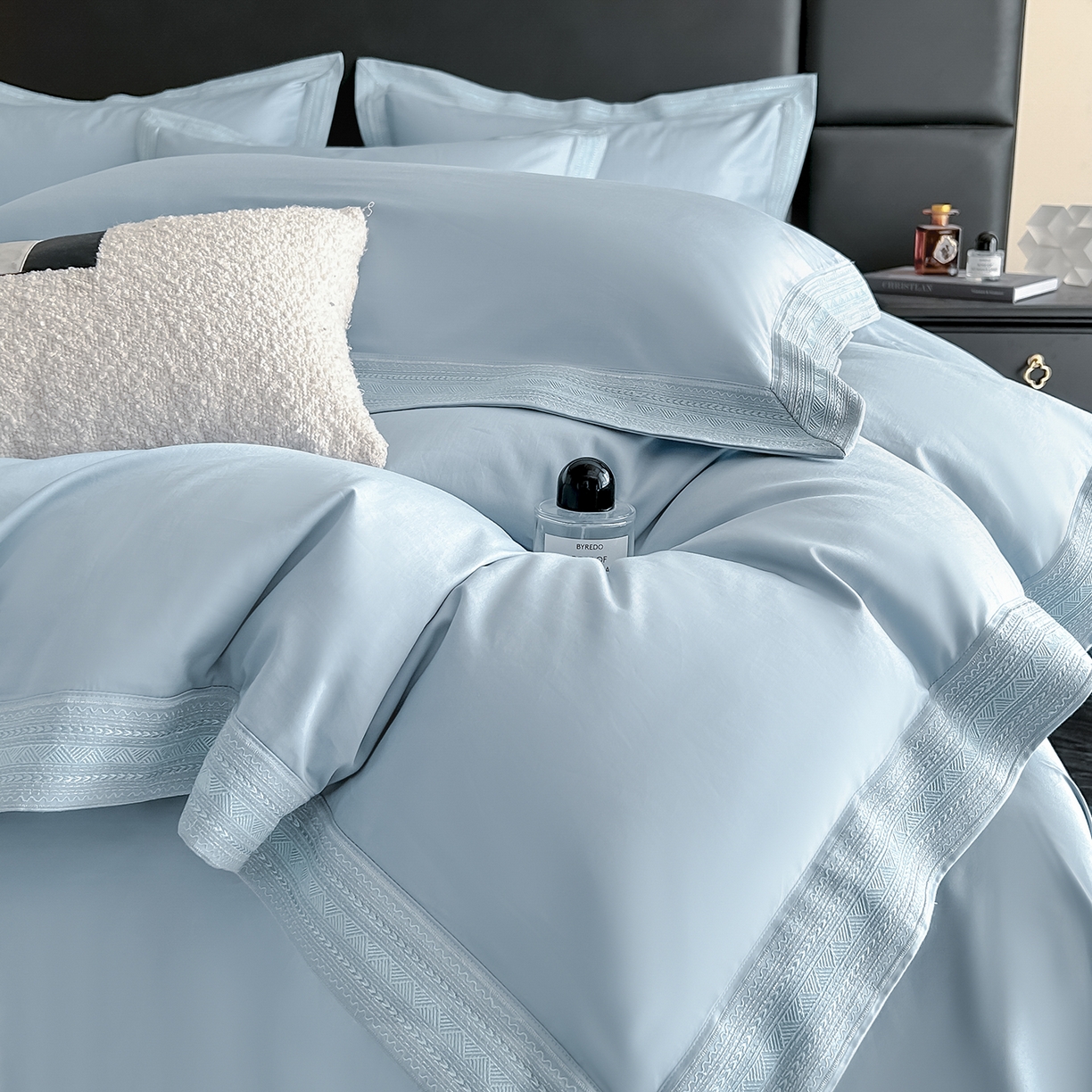 91家纺网 家纺一手货源 找家纺 置顶家纺 2025新款50双股支长绒棉纯棉宽边四件套-米西雅 米西雅-天蓝