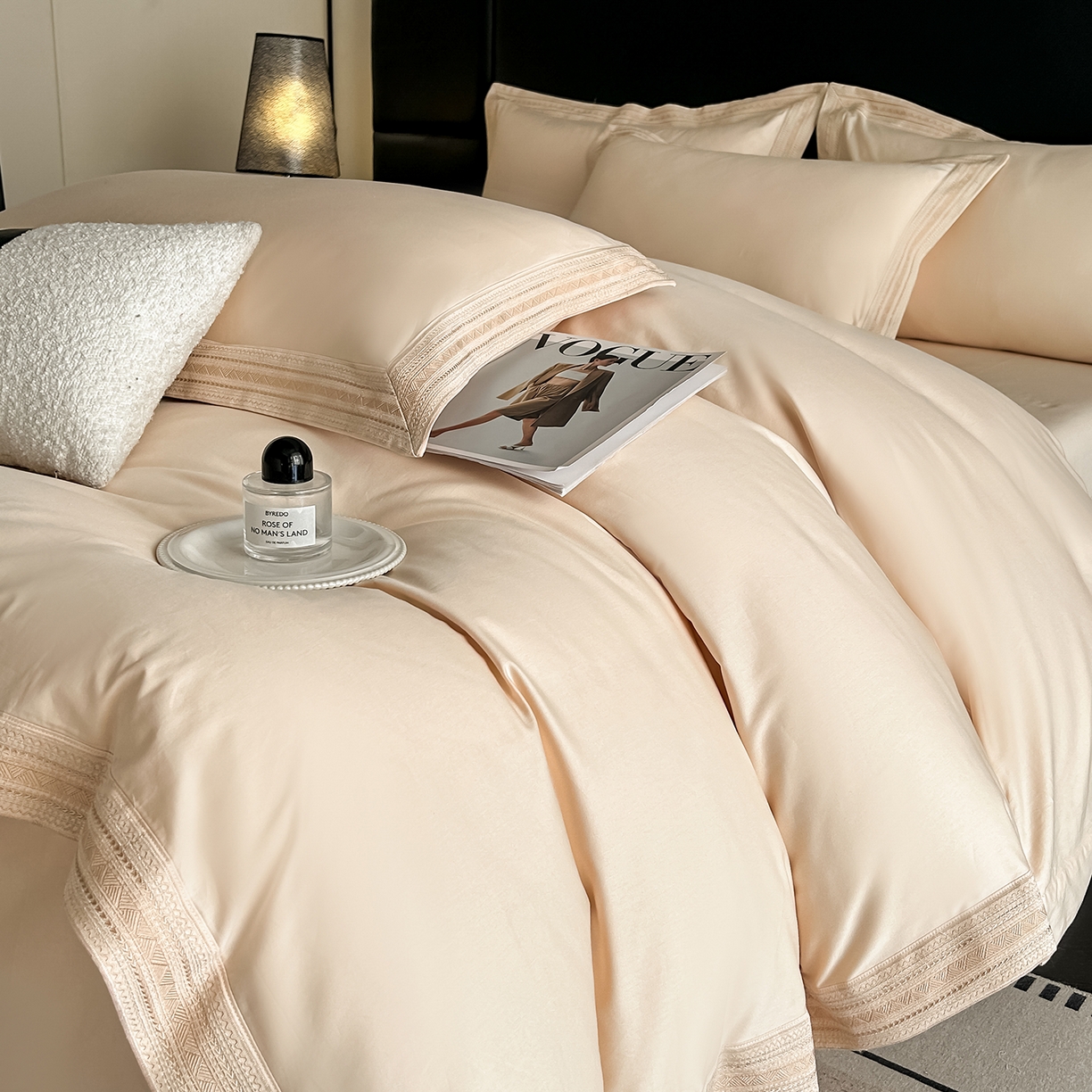 91家纺网 家纺一手货源 找家纺 置顶家纺 2025新款50双股支长绒棉纯棉宽边四件套-米西雅 米西雅-香槟