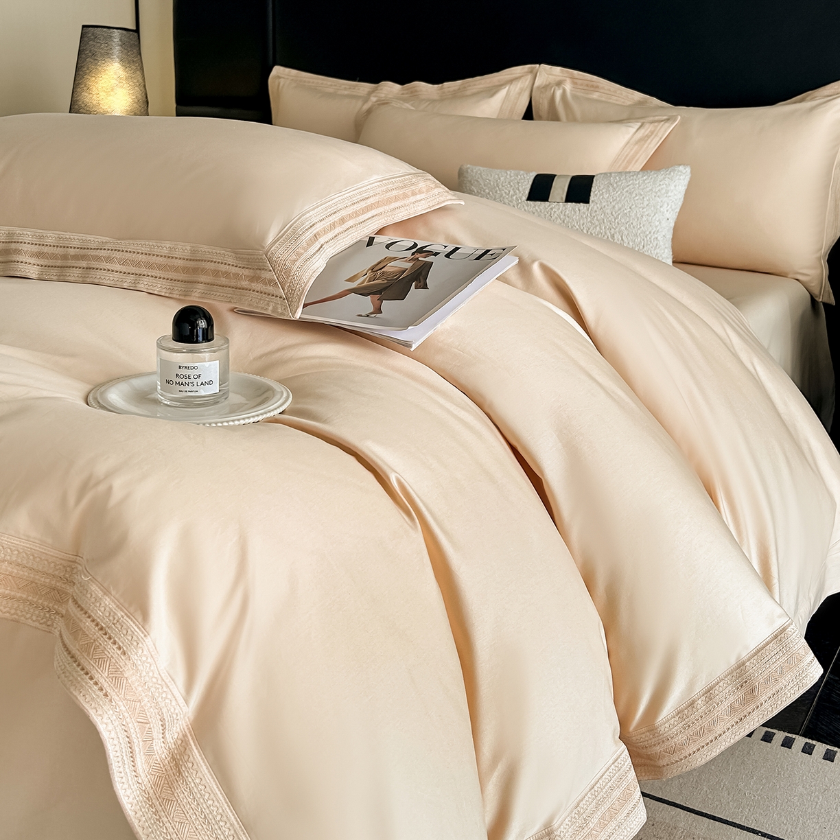 91家纺网 家纺一手货源 找家纺 置顶家纺 2025新款50双股支长绒棉纯棉宽边四件套-米西雅 米西雅-香槟