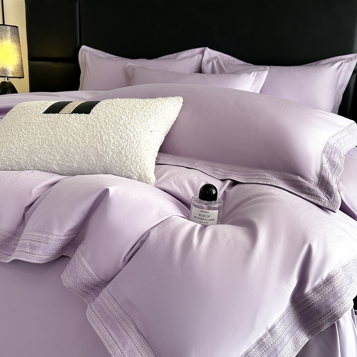 91家纺网 家纺一手货源 找家纺 置顶家纺 2025新款50双股支长绒棉纯棉宽边四件套-米西雅 米西雅-香芋紫