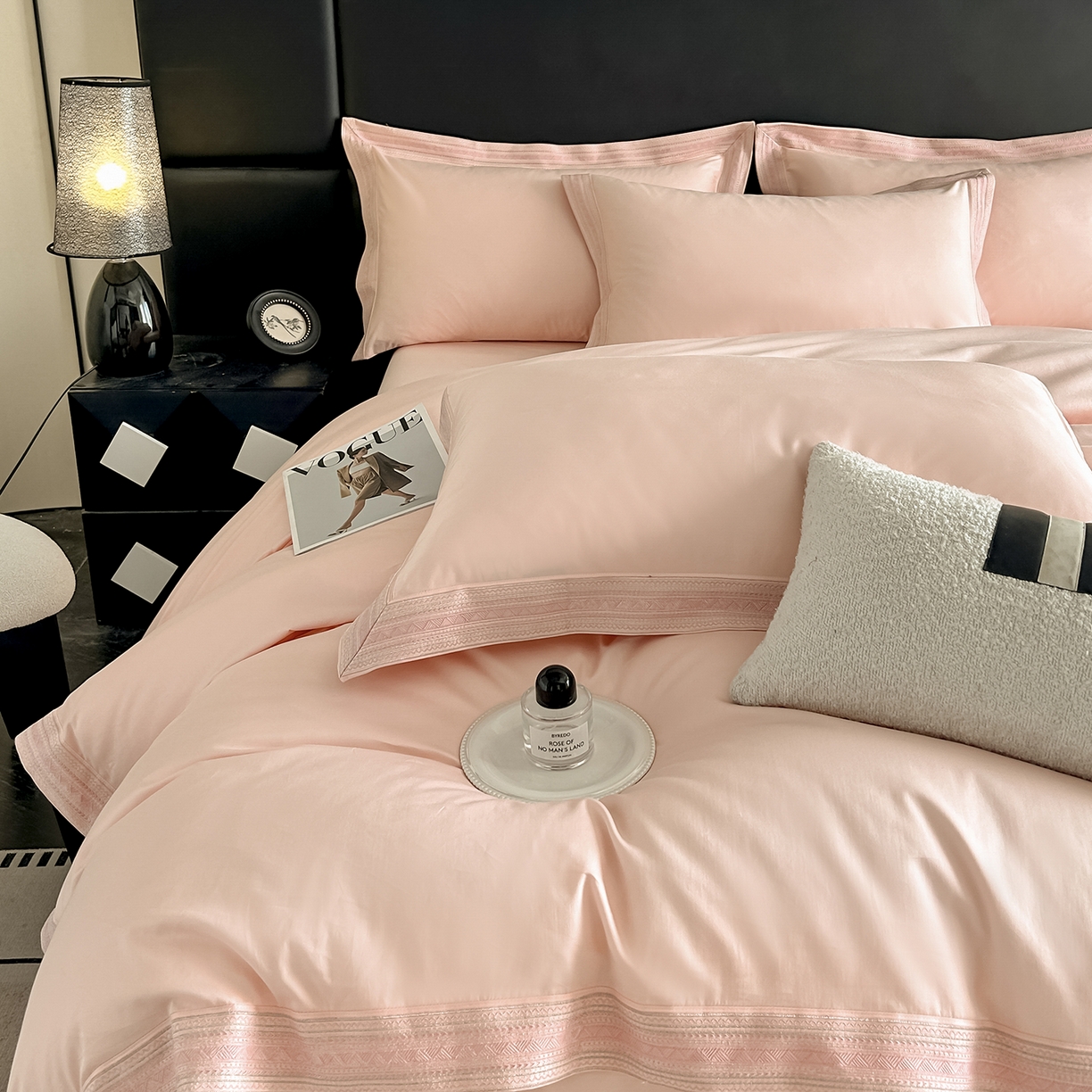 91家纺网 家纺一手货源 找家纺 置顶家纺 2025新款50双股支长绒棉纯棉宽边四件套-米西雅 米西雅-玉色