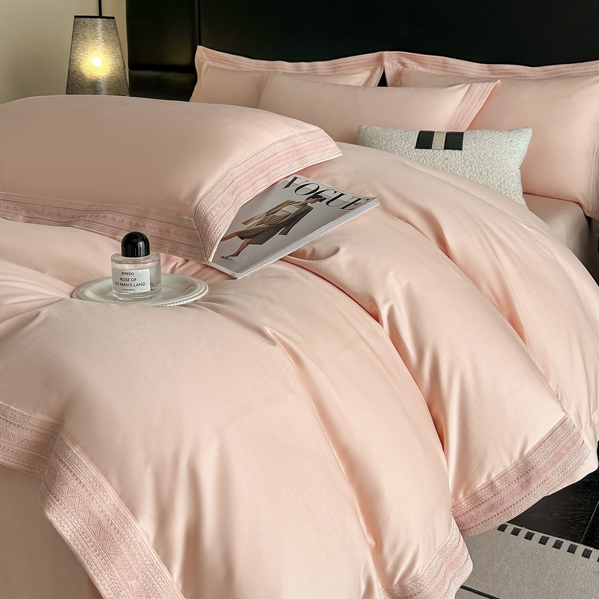 91家纺网 家纺一手货源 找家纺 置顶家纺 2025新款50双股支长绒棉纯棉宽边四件套-米西雅 米西雅-玉色